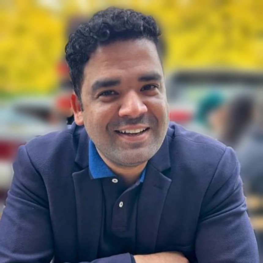 Shoaib Hadeed, smiling, in a navy blazer.